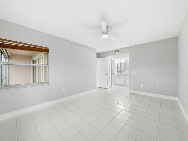 550 SW 137 Avenue L114, Pembroke Pines, FL 33027
