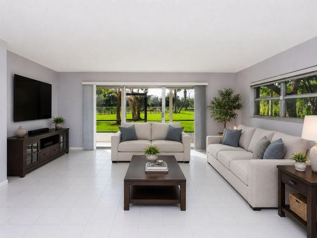 550 SW 137 Avenue L114, Pembroke Pines, FL 33027