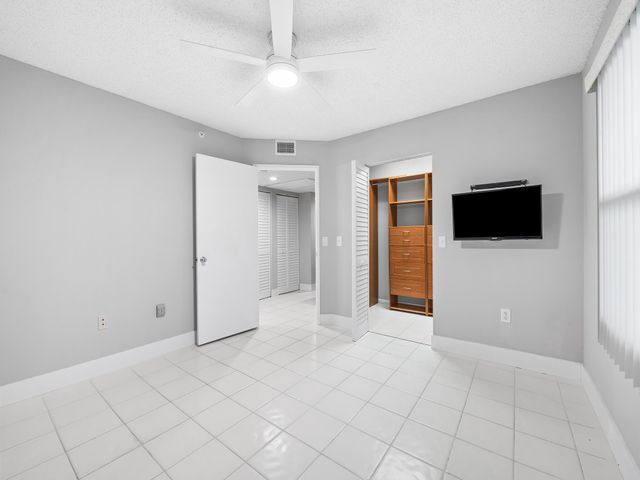 550 SW 137 Avenue L114, Pembroke Pines, FL 33027