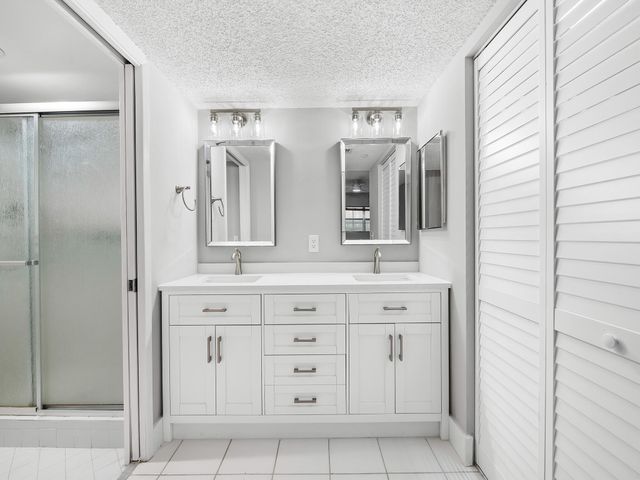 550 SW 137 Avenue L114, Pembroke Pines, FL 33027