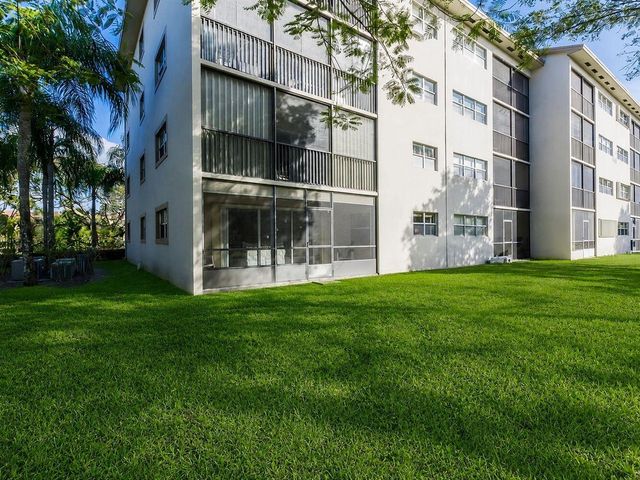 550 SW 137 Avenue L114, Pembroke Pines, FL 33027