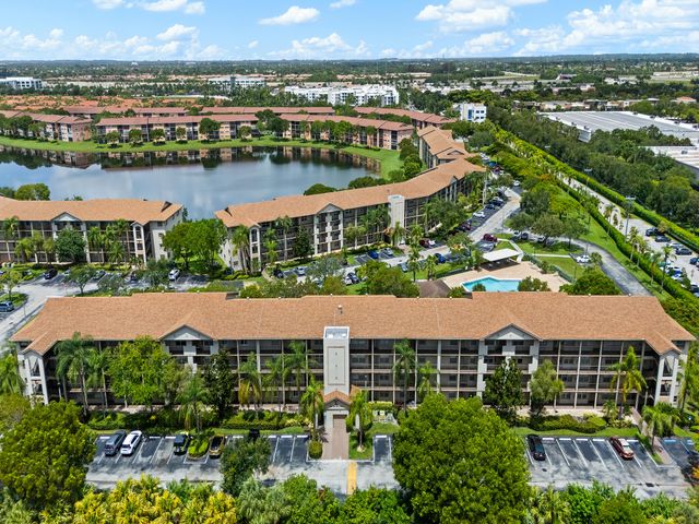 550 SW 137 Avenue L114, Pembroke Pines, FL 33027