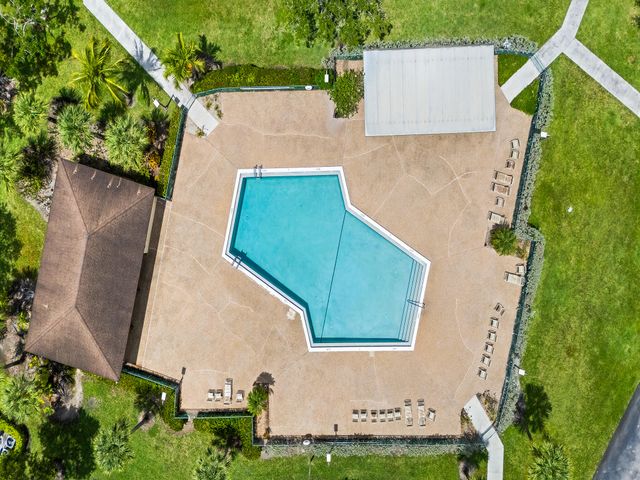 550 SW 137 Avenue L114, Pembroke Pines, FL 33027