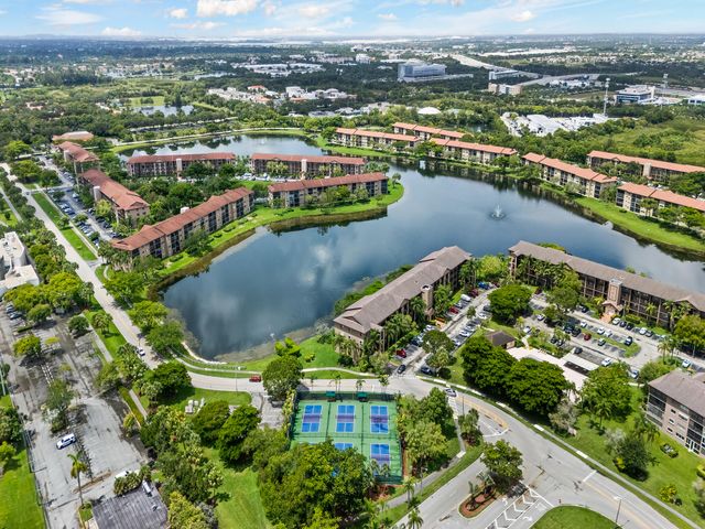 550 SW 137 Avenue L114, Pembroke Pines, FL 33027