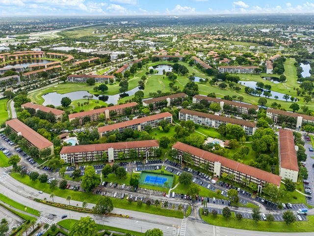 550 SW 137 Avenue L114, Pembroke Pines, FL 33027