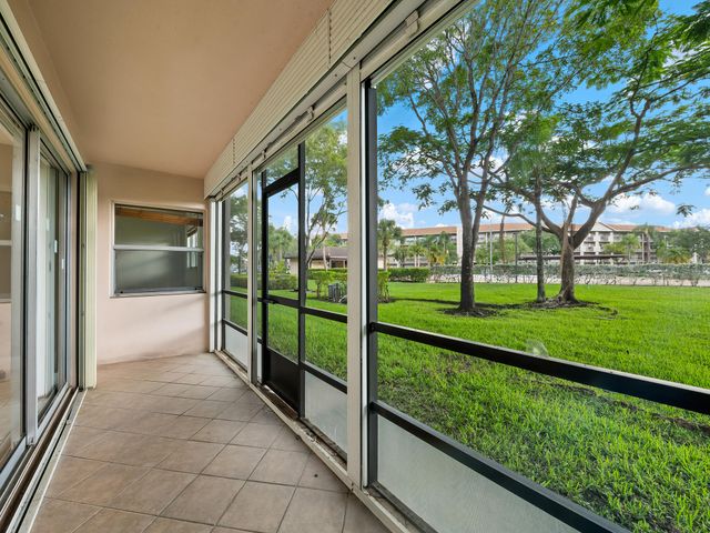 550 SW 137 Avenue L114, Pembroke Pines, FL 33027