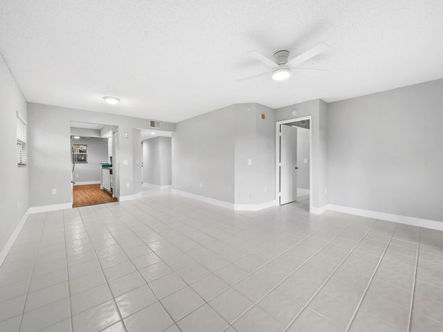 550 SW 137 Avenue L114, Pembroke Pines, FL 33027