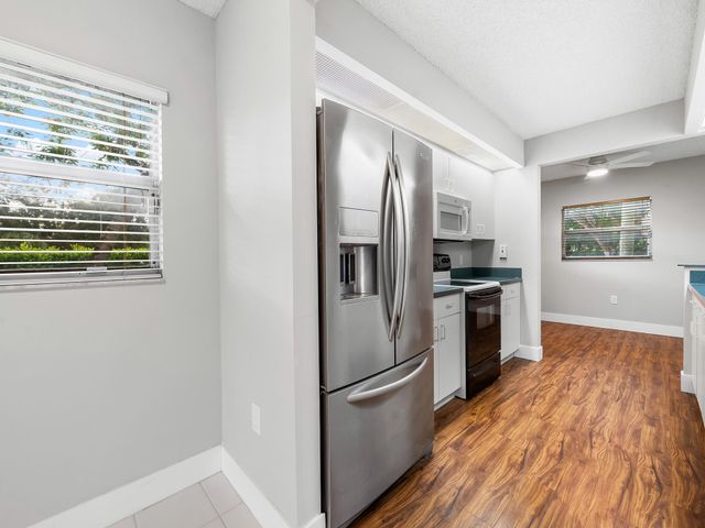 550 SW 137 Avenue L114, Pembroke Pines, FL 33027