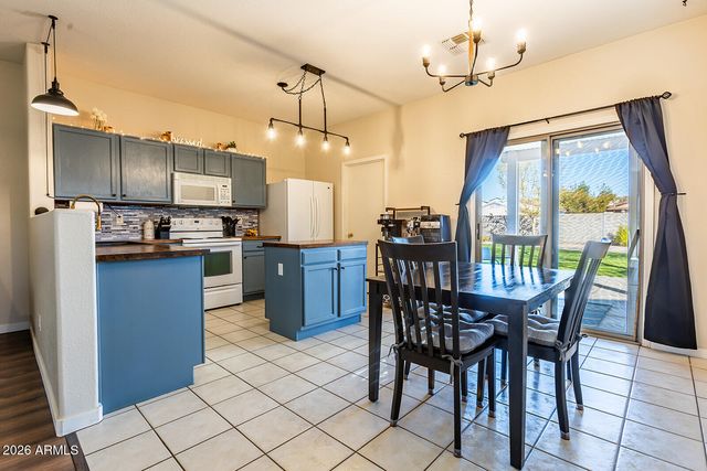 1006 E Renegade Trail, San Tan Valley, AZ 85143