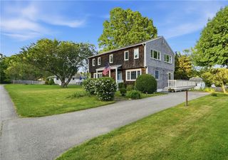 14 Dorothy Avenue, Portsmouth, RI 02871