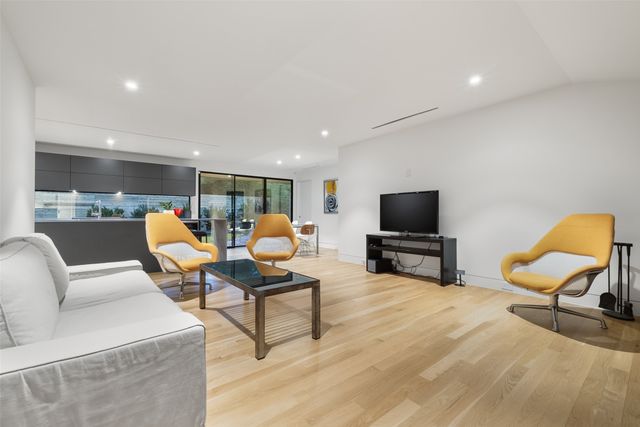 8571 Eustis Avenue, Dallas, TX 75218