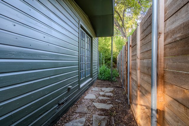 8571 Eustis Avenue, Dallas, TX 75218