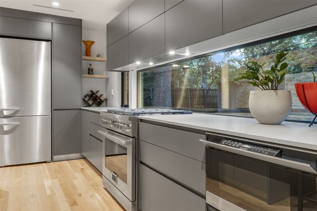 8571 Eustis Avenue, Dallas, TX 75218