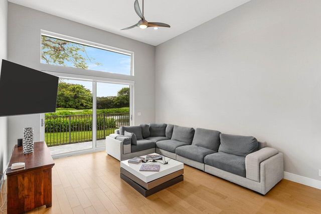 5440 NW 41st Terrace, Boca Raton, FL 33496