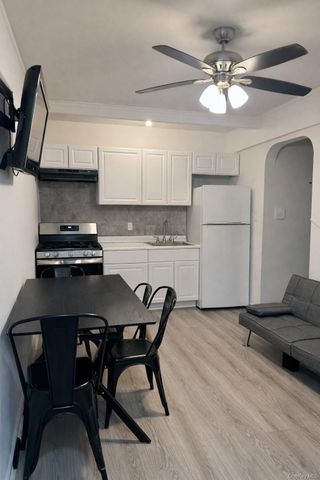40-05 Ithaca Street 6D, Elmhurst, NY 11373