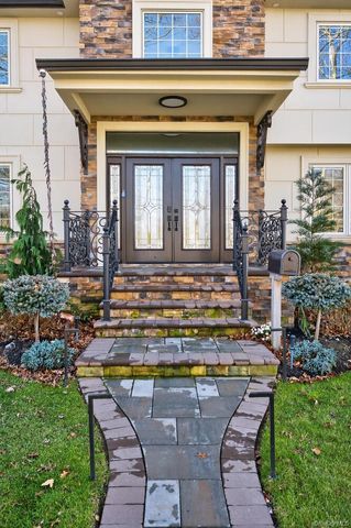 14 Woodland Drive, Old Bethpage, NY 11804