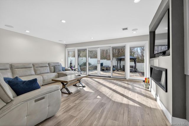 14 Woodland Drive, Old Bethpage, NY 11804