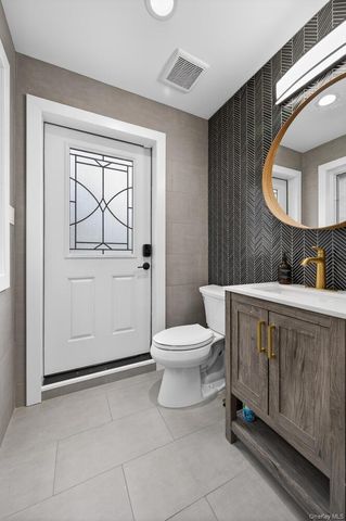 14 Woodland Drive, Old Bethpage, NY 11804