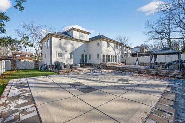 14 Woodland Drive, Old Bethpage, NY 11804