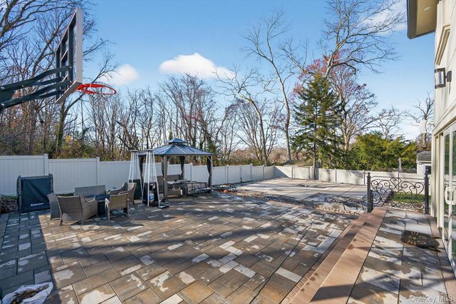 14 Woodland Drive, Old Bethpage, NY 11804