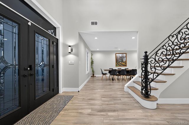 14 Woodland Drive, Old Bethpage, NY 11804