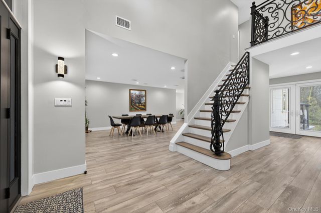 14 Woodland Drive, Old Bethpage, NY 11804