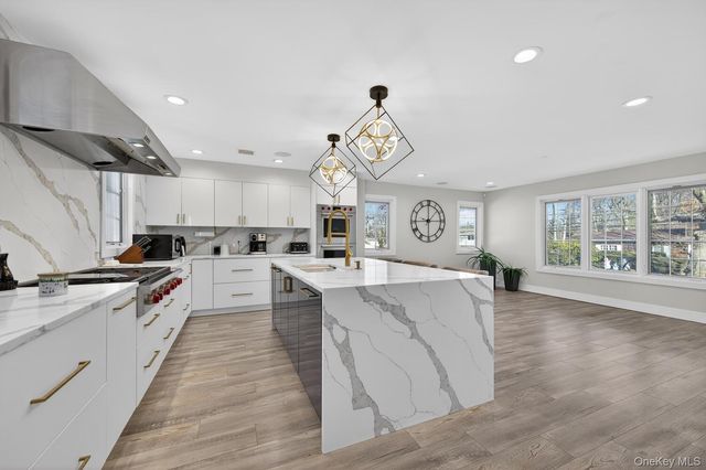 14 Woodland Drive, Old Bethpage, NY 11804