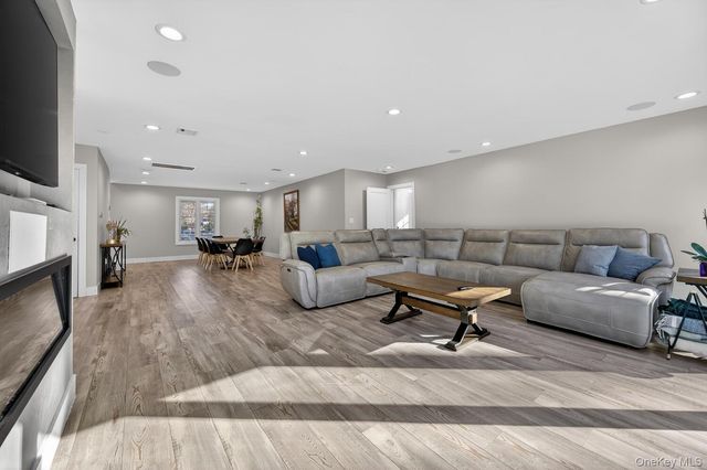 14 Woodland Drive, Old Bethpage, NY 11804