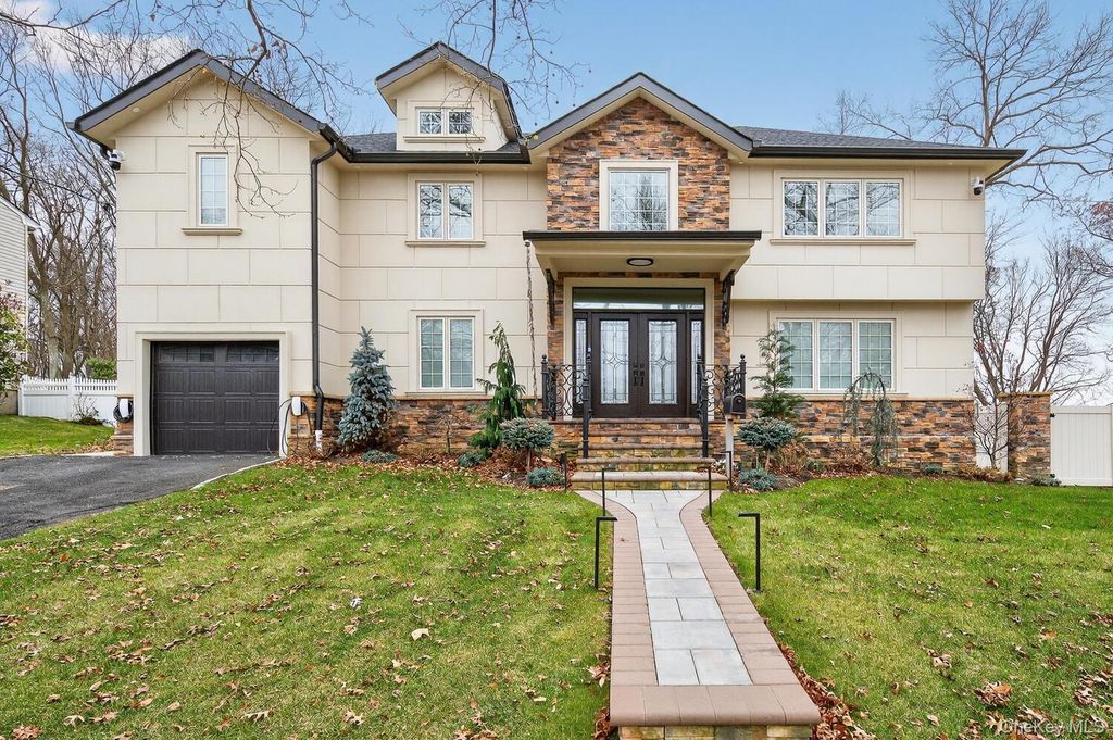 14 Woodland Drive, Old Bethpage, NY 11804