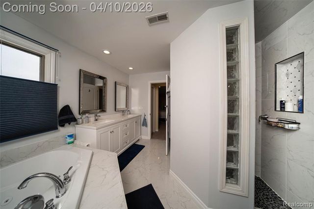 67102 Rachael Lane, Washington, MI 48095