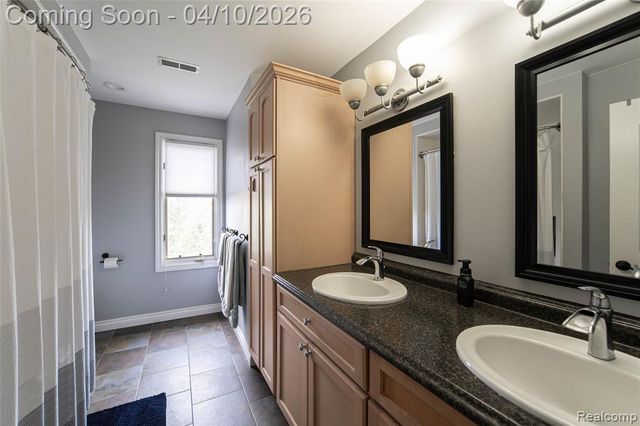 67102 Rachael Lane, Washington, MI 48095