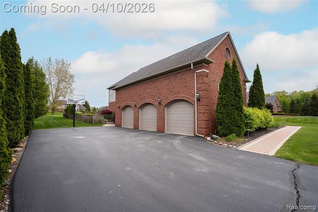 67102 Rachael Lane, Washington, MI 48095