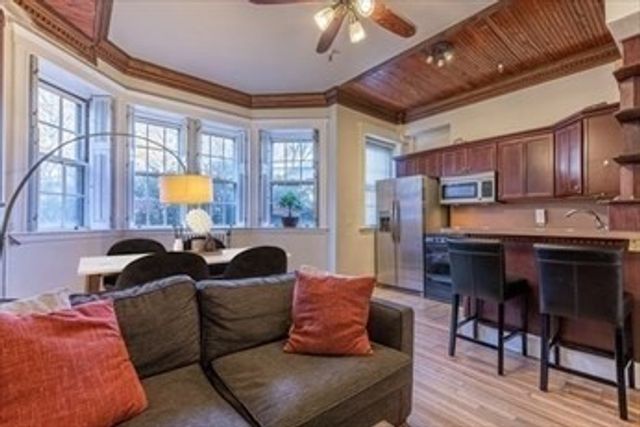 250 Commonwealth Ave 22, Boston, MA 02116