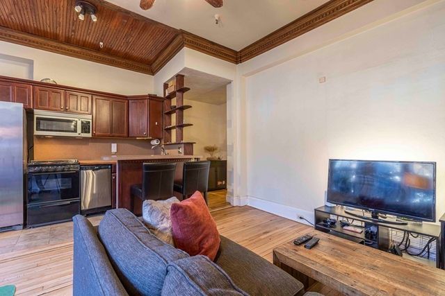 250 Commonwealth Ave 22, Boston, MA 02116