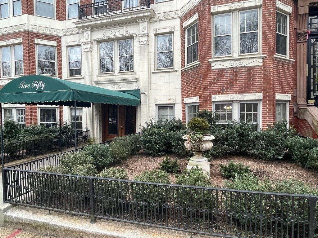 250 Commonwealth Ave 22, Boston, MA 02116