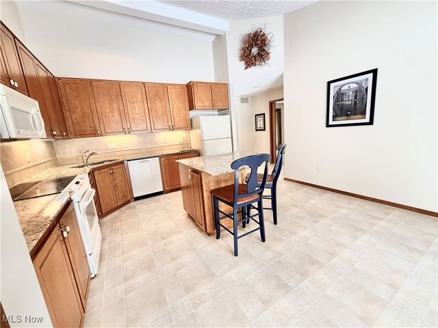 33162 Eagles Glen Court, North Ridgeville, OH 44039