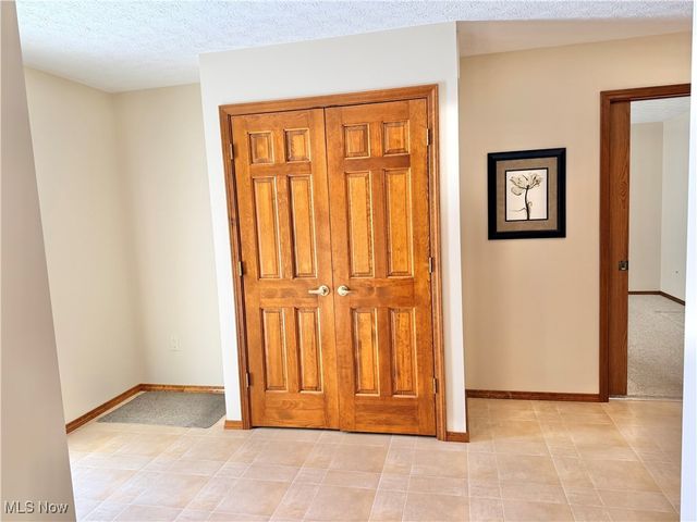 33162 Eagles Glen Court, North Ridgeville, OH 44039