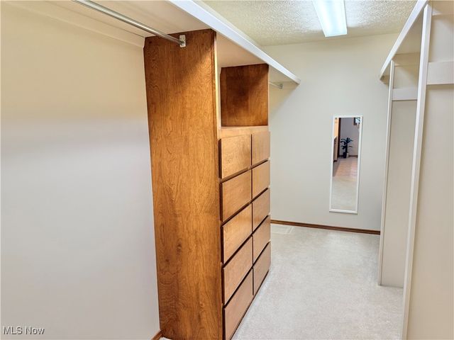 33162 Eagles Glen Court, North Ridgeville, OH 44039