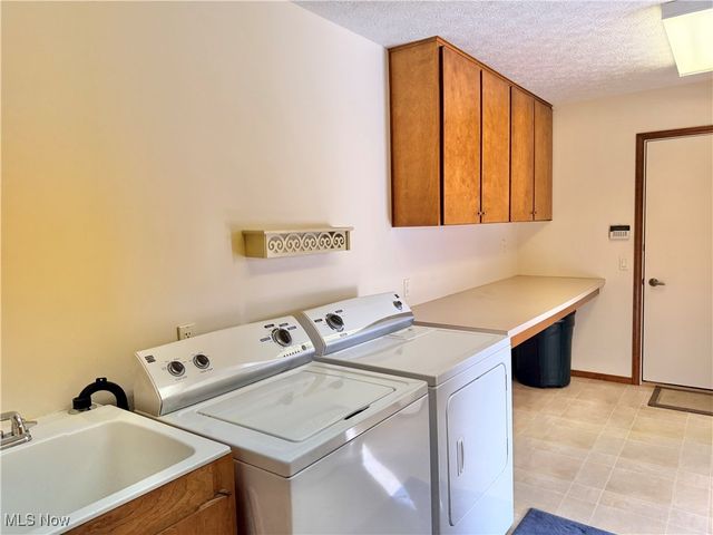 33162 Eagles Glen Court, North Ridgeville, OH 44039