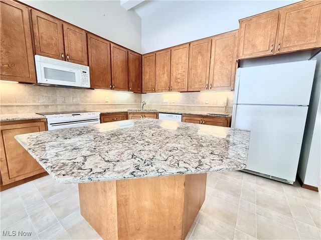 33162 Eagles Glen Court, North Ridgeville, OH 44039