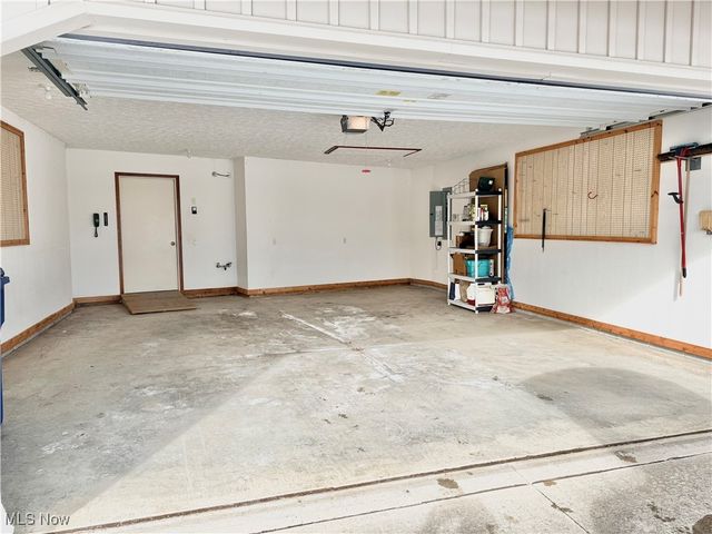 33162 Eagles Glen Court, North Ridgeville, OH 44039