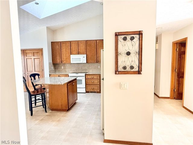 33162 Eagles Glen Court, North Ridgeville, OH 44039