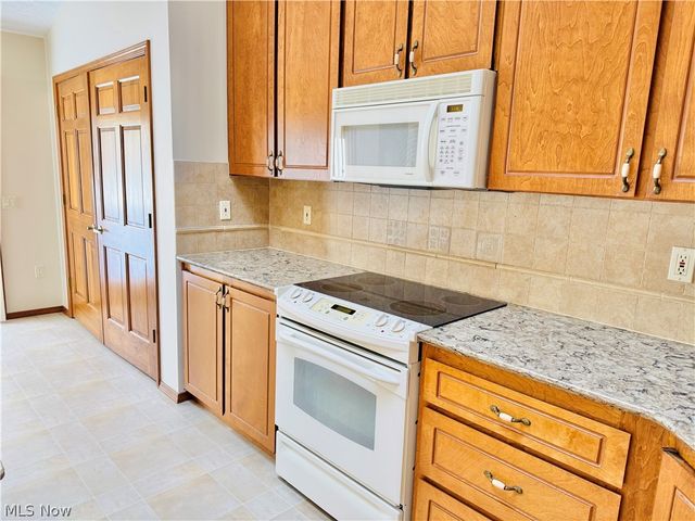 33162 Eagles Glen Court, North Ridgeville, OH 44039