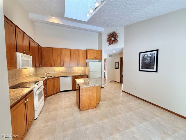 33162 Eagles Glen Court, North Ridgeville, OH 44039