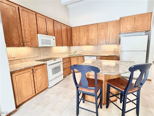 33162 Eagles Glen Court, North Ridgeville, OH 44039