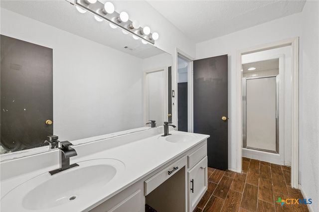 1008 Woodshadows Drive, Harker Heights, TX 76548