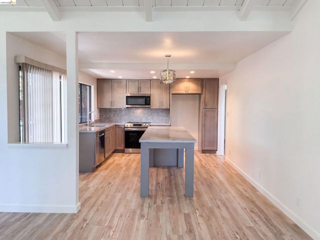 2281 Yale St, Martinez, CA 94553