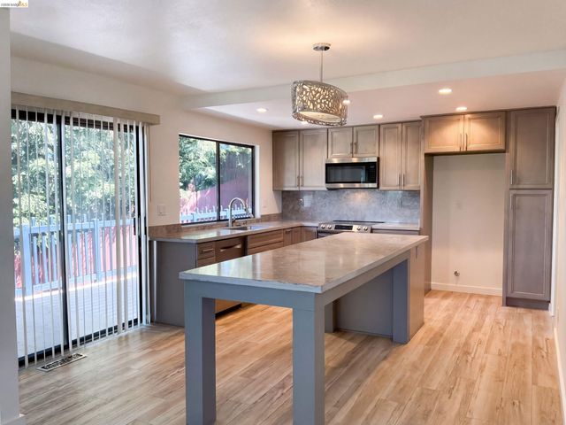 2281 Yale St, Martinez, CA 94553