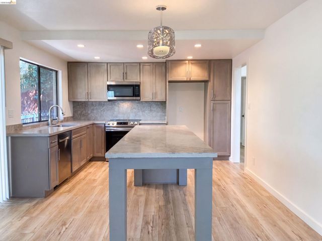 2281 Yale St, Martinez, CA 94553