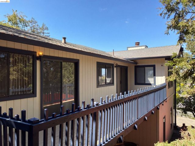 2281 Yale St, Martinez, CA 94553